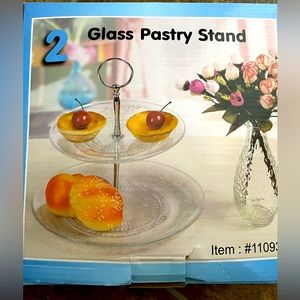 Glass pasty stand